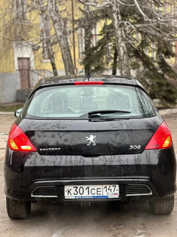 Peugeot 308 🦁 1.6 2008г. ат ( автомат ) пробег: 111.000км ( родной ) 2 владельца❗️ в самой богатой комплектации: белый тканевый салон, панорамная крыша, климат многозонный, подогревы передних сидений, автоматическое складывание боковых зеркал( при открытие/закрытие авто ) 4эл. стеклоподъемника, хорошая запаска + домкрат зимняя резина cordiant на литых дисках автомобиль полностью оцинкованный цена автомобиля: 520.000 рублей ( торг приветствуется у капота ) +79494095214 г. макеевка 📞 звоните: +7(949)4095214 - фотография - 7