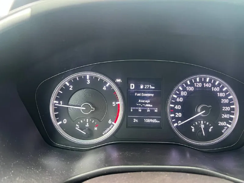 Продам hyundai santa fe 2019г. , передний привод, 2.0 170л. с. пробег 109 тыс. км +79493376210 машина для корейского рынка, я первый владелец по россии. комплектация пред максимальная: 2 ключа, 2 комплекта хорошей резины, (2 комплект на дисках), спереди поклеена атермальная тонировка, удержание в полосе, дистроник, датчик от столкновений, датчики слепых зон, авто холд, датчик света, дождя, подогрев руля, подогрев всех сидений, обдув передних сидений, панорама. расход 7-8 л. цена 3.2млн. руб. торг 📞 звоните: +7(949)3376210 - фотография - 3