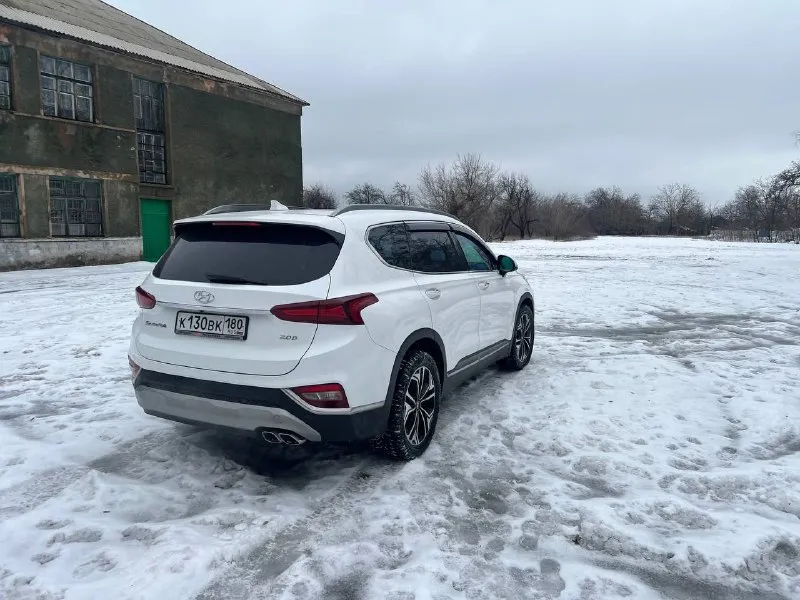 Продам hyundai santa fe 2019г. , передний привод, 2.0 170л. с. пробег 109 тыс. км +79493376210 машина для корейского рынка, я первый владелец по россии. комплектация пред максимальная: 2 ключа, 2 комплекта хорошей резины, (2 комплект на дисках), спереди поклеена атермальная тонировка, удержание в полосе, дистроник, датчик от столкновений, датчики слепых зон, авто холд, датчик света, дождя, подогрев руля, подогрев всех сидений, обдув передних сидений, панорама. расход 7-8 л. цена 3.2млн. руб. торг 📞 звоните: +7(949)3376210 - фотография - 6