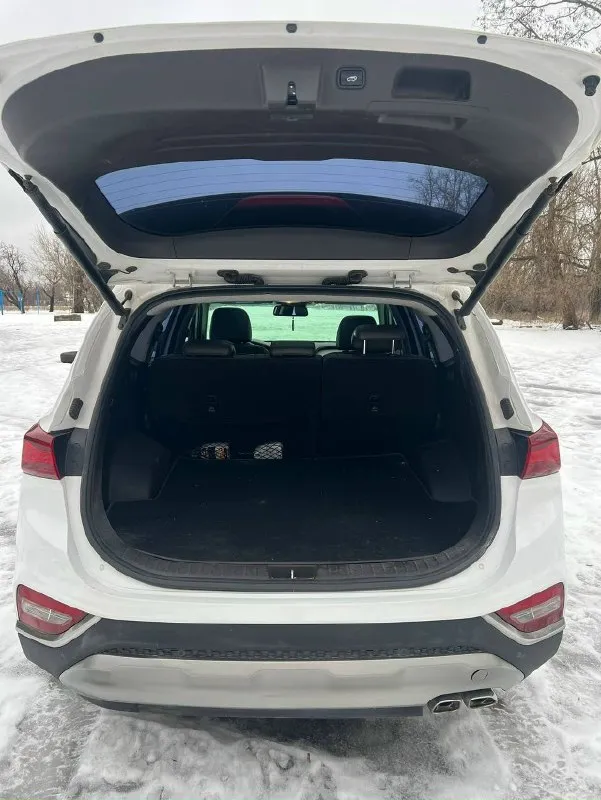Продам hyundai santa fe 2019г. , передний привод, 2.0 170л. с. пробег 109 тыс. км +79493376210 машина для корейского рынка, я первый владелец по россии. комплектация пред максимальная: 2 ключа, 2 комплекта хорошей резины, (2 комплект на дисках), спереди поклеена атермальная тонировка, удержание в полосе, дистроник, датчик от столкновений, датчики слепых зон, авто холд, датчик света, дождя, подогрев руля, подогрев всех сидений, обдув передних сидений, панорама. расход 7-8 л. цена 3.2млн. руб. торг 📞 звоните: +7(949)3376210 - фотография - 8
