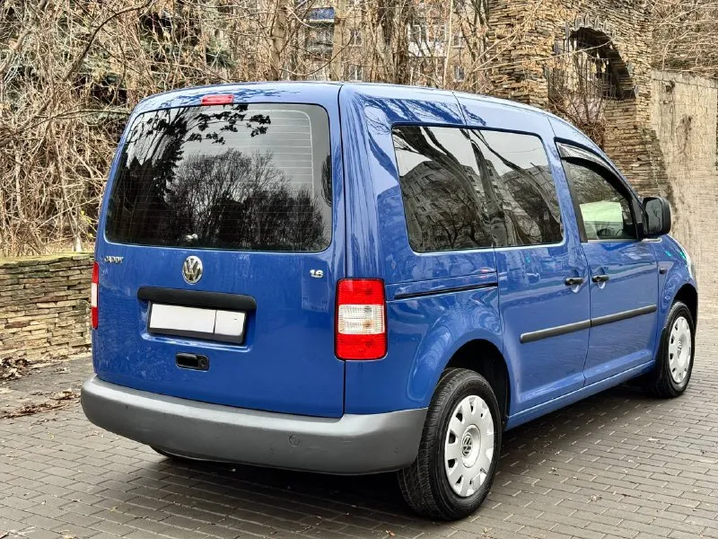 Volkswagen caddy 2008 года выпуска 1.6 бензин пассажир 233.000 км пробег механика состояние идеальное без вложений вся обслужена авто не бито все стекла заводские состояние огонь цена:800.000₽ без торга все интересующиеся вопросы по тел отвечу либо при встречи +79493829905 - фотография - 4