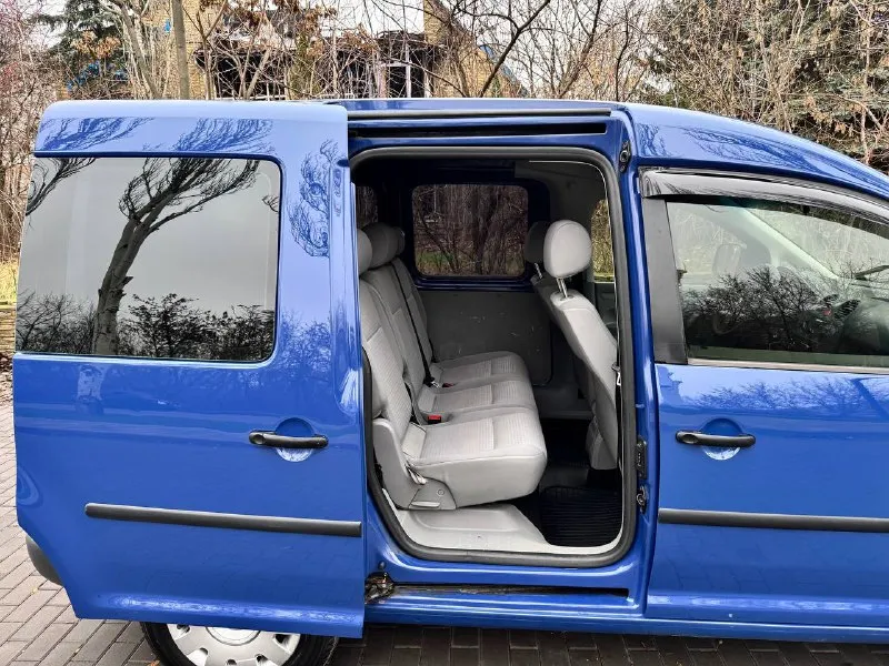 Volkswagen caddy 2008 года выпуска 1.6 бензин пассажир 233.000 км пробег механика состояние идеальное без вложений вся обслужена авто не бито все стекла заводские состояние огонь цена:800.000₽ без торга все интересующиеся вопросы по тел отвечу либо при встречи +79493829905 - фотография - 7