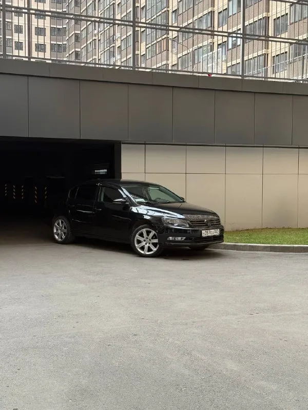 Продам volkswagen passat b7 цена 950.000₽ торг год 2011 пробег 335.000 мотор 1.8 tsi механика 6 ступка мотор не давно перебран чугунные гильзы масло не ест мкпп новая диск сцепления новый поменял многое зимняя резина все интересующиеся вопросы по телефону +79493061550 +79788465520 - фотография - 2