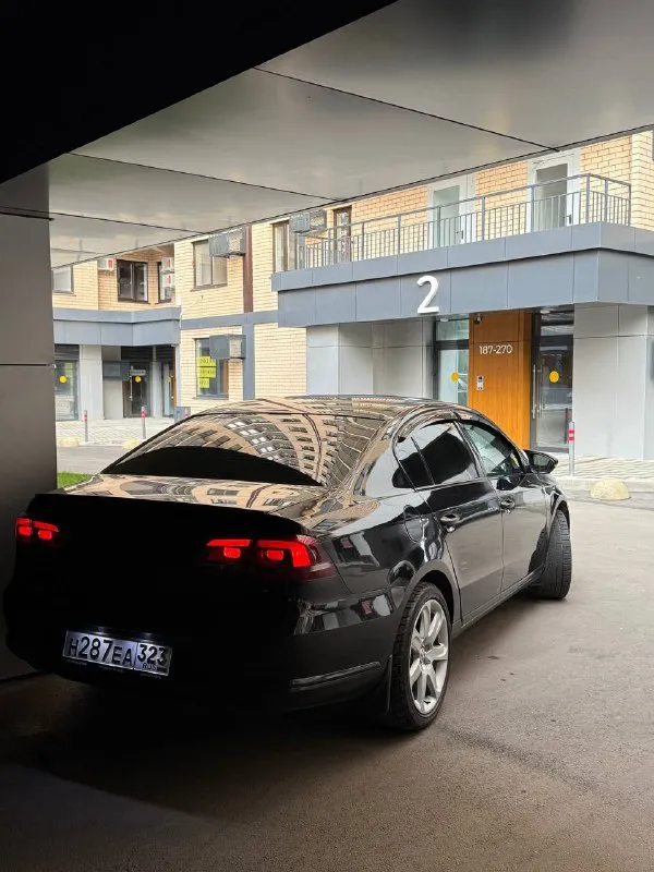 Продам volkswagen passat b7 цена 950.000₽ торг год 2011 пробег 335.000 мотор 1.8 tsi механика 6 ступка мотор не давно перебран чугунные гильзы масло не ест мкпп новая диск сцепления новый поменял многое зимняя резина все интересующиеся вопросы по телефону +79493061550 +79788465520 - фотография - 3