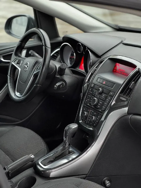 Opel astra j 2012 at 1.4 turbo авто в идеальном состоянии салон как в новом автомобиле оригинальный пробег 155 т. км все стекла родные богатая комплектация подогревы сидений/руля/зеркал/форсунок омывателя двухзонный климат-контроль хорошая штатная музыка круиз-контроль задний парктроник комбинированный салон кожа/ткань датчик света и дождя електропривод сидений на авто стоит хорошая зимняя резина nokian в комплекте летняя резина michelin также 3 комплекта ковриков штатная амбиентная подсветка на 150 тыс. км произведено большое то!!! цена 795 тыс. руб. торг у капота! тг вотсап +79493811593 звоните +79495082418 - фотография - 7