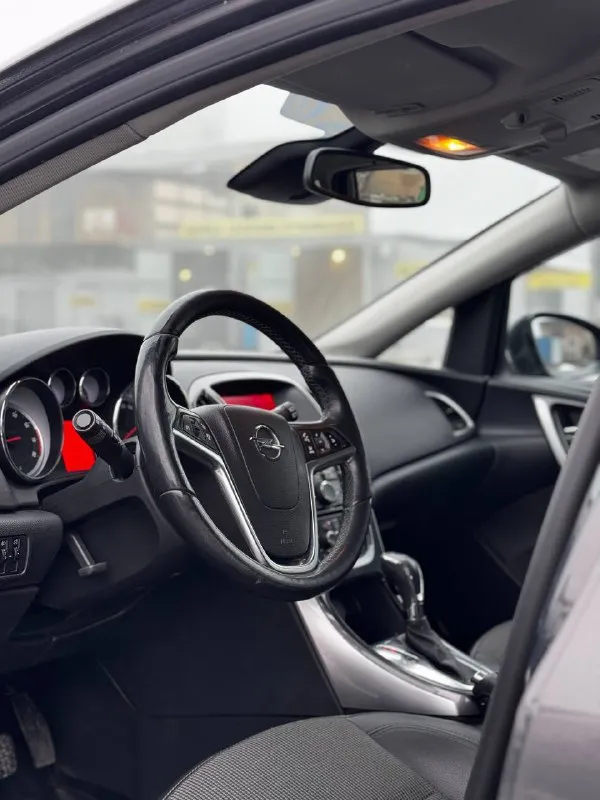 Opel astra j 2012 at 1.4 turbo авто в идеальном состоянии салон как в новом автомобиле оригинальный пробег 155 т. км все стекла родные богатая комплектация подогревы сидений/руля/зеркал/форсунок омывателя двухзонный климат-контроль хорошая штатная музыка круиз-контроль задний парктроник комбинированный салон кожа/ткань датчик света и дождя електропривод сидений на авто стоит хорошая зимняя резина nokian в комплекте летняя резина michelin также 3 комплекта ковриков штатная амбиентная подсветка на 150 тыс. км произведено большое то!!! цена 795 тыс. руб. торг у капота! тг вотсап +79493811593 звоните +79495082418 - фотография - 9