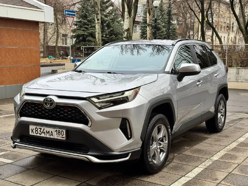 Продам toyota rav4 hybrid xle 2022 года я собственник с двигателем 2.5 бензин hybrid динамичный и эк... - фотография