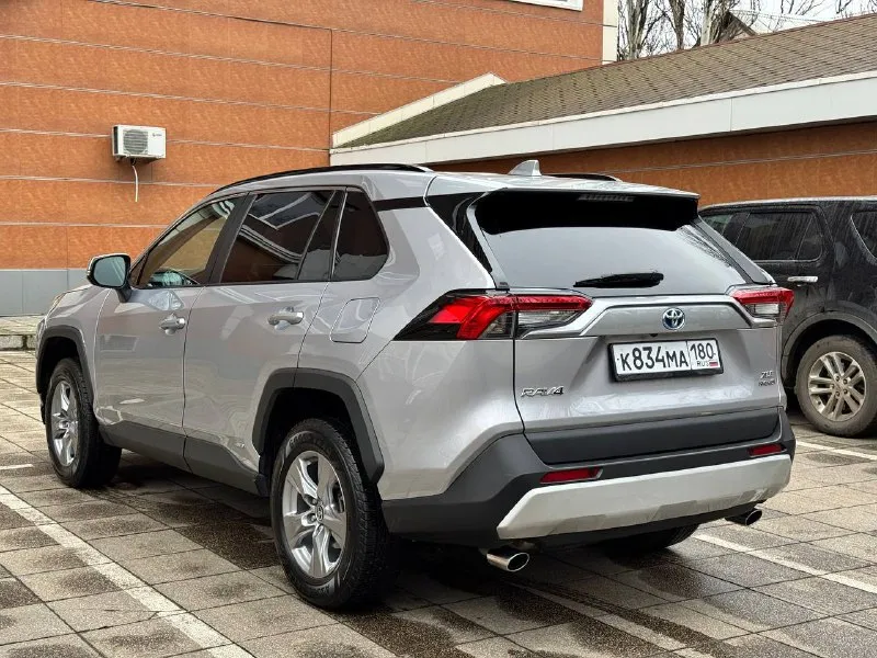 Продам toyota rav4 hybrid xle 2022 года я собственник с двигателем 2.5 бензин hybrid динамичный и экономичный, три режима езды, , сенсорный монитор большой датчик света, подогрев зеркал -bluetooth в хорошей комплектации автомобиль в отличном состоянии. хороший торг реальному покупателю 77.000 пробег родной возможно продажа в кредит возможен обмен 3.250.000₽ без торга 4t3rwrfv8nu067638 📱+7(949) 382-99-05 📍г. донецк - фотография - 4