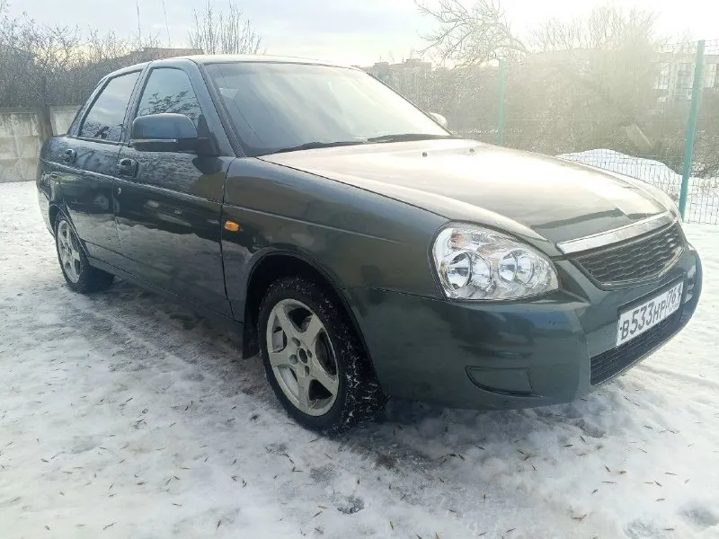 🚗 продам ваз priora 2008 года ухоженная и живая машина для своих лет. едет уверенно и бодро, двигатель работает ровно, без посторонних звуков. коробка передач в хорошем состоянии — все передачи включаются чётко, без хрустов и вылетов. 🛠️ кузов и днище: пороги переварены и сделаны аккуратно. стаканы спереди и сзади целые, в отличном состоянии. днище живое, без гнили и дыр. на капоте есть небольшие рыжики, мелкие и почти незаметные. 🚙 оснащение и комфорт: —электро усилитель руля — колёса r15 на зимней резине — машина без колхоза, всё штатно 📊 пробег: 220 000 км 💰 цена: 320 000 ₽ 🔥 очень хороший торг при осмотре для реального покупателя автомобиль без срочных вложений, сел и поехал. отличный вариант на каждый день, надёжный и неприхотливый. 📞 звоните или пишите — с радостью покажу автомобиль. телефон +7 949 469 90 62 г. снежное 📞 звоните: +7(949)4699062 - фотография - 4