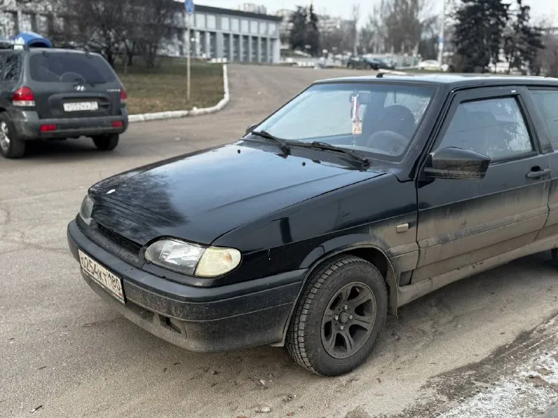 Продам ваз 2113 2008 года выпуска 2 хозяина, документы ровные, никаких ограничений, автотека зеленая. стаканы, пороги, все в хорошем состоянии. по технике машина на 5+ 210.000 тысяч оригинального пробега по машине было много всего сделано ✅ автомобиль весь прошумлен. ✅ стоит новый аккумулятор, новая зимняя резина. ✅ были заменены, задние барабаны, тормозные диски, колодки. масло меняли тысячу назад. ✅ свет ближний, дальний стоят мини линзы, лэд туманки. ✅ хорошая музыка, магнитофон аура процессорная. ✅ пересвет приборки и центральной консоли. ✅ стоит сигнализация два ключа, вписанный газ. новые чехлы и два пакета запчастей отдам к ней же. есть жизненные косячки по кузову. состояние у авто, сел поехал. цена:200.000 тысяч рублей, обоснованный торг. +7949-855-47-22 телеграмм: e011rs осмотр: донецк 📲 tg: @r077rs 📞 звоните: +7(949)8554722 - фотография - 2