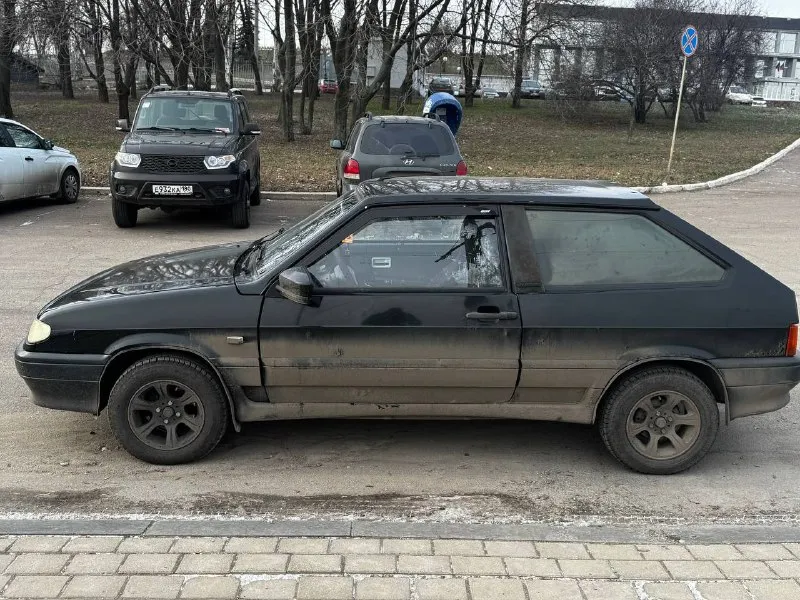 Продам ваз 2113 2008 года выпуска 2 хозяина, документы ровные, никаких ограничений, автотека зеленая. стаканы, пороги, все в хорошем состоянии. по технике машина на 5+ 210.000 тысяч оригинального пробега по машине было много всего сделано ✅ автомобиль весь прошумлен. ✅ стоит новый аккумулятор, новая зимняя резина. ✅ были заменены, задние барабаны, тормозные диски, колодки. масло меняли тысячу назад. ✅ свет ближний, дальний стоят мини линзы, лэд туманки. ✅ хорошая музыка, магнитофон аура процессорная. ✅ пересвет приборки и центральной консоли. ✅ стоит сигнализация два ключа, вписанный газ. новые чехлы и два пакета запчастей отдам к ней же. есть жизненные косячки по кузову. состояние у авто, сел поехал. цена:200.000 тысяч рублей, обоснованный торг. +7949-855-47-22 телеграмм: e011rs осмотр: донецк 📲 tg: @r077rs 📞 звоните: +7(949)8554722 - фотография - 3