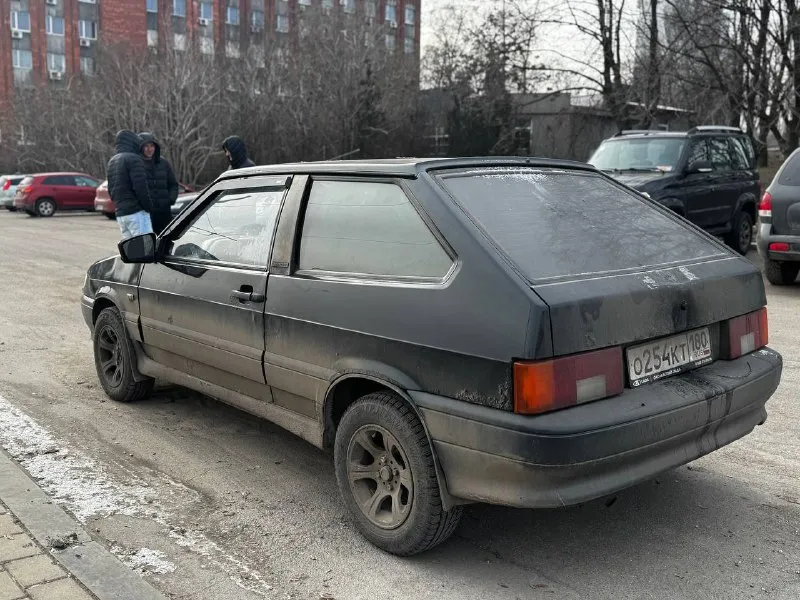 Продам ваз 2113 2008 года выпуска 2 хозяина, документы ровные, никаких ограничений, автотека зеленая. стаканы, пороги, все в хорошем состоянии. по технике машина на 5+ 210.000 тысяч оригинального пробега по машине было много всего сделано ✅ автомобиль весь прошумлен. ✅ стоит новый аккумулятор, новая зимняя резина. ✅ были заменены, задние барабаны, тормозные диски, колодки. масло меняли тысячу назад. ✅ свет ближний, дальний стоят мини линзы, лэд туманки. ✅ хорошая музыка, магнитофон аура процессорная. ✅ пересвет приборки и центральной консоли. ✅ стоит сигнализация два ключа, вписанный газ. новые чехлы и два пакета запчастей отдам к ней же. есть жизненные косячки по кузову. состояние у авто, сел поехал. цена:200.000 тысяч рублей, обоснованный торг. +7949-855-47-22 телеграмм: e011rs осмотр: донецк 📲 tg: @r077rs 📞 звоните: +7(949)8554722 - фотография - 4