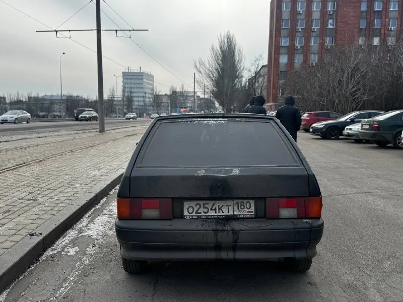 Продам ваз 2113 2008 года выпуска 2 хозяина, документы ровные, никаких ограничений, автотека зеленая. стаканы, пороги, все в хорошем состоянии. по технике машина на 5+ 210.000 тысяч оригинального пробега по машине было много всего сделано ✅ автомобиль весь прошумлен. ✅ стоит новый аккумулятор, новая зимняя резина. ✅ были заменены, задние барабаны, тормозные диски, колодки. масло меняли тысячу назад. ✅ свет ближний, дальний стоят мини линзы, лэд туманки. ✅ хорошая музыка, магнитофон аура процессорная. ✅ пересвет приборки и центральной консоли. ✅ стоит сигнализация два ключа, вписанный газ. новые чехлы и два пакета запчастей отдам к ней же. есть жизненные косячки по кузову. состояние у авто, сел поехал. цена:200.000 тысяч рублей, обоснованный торг. +7949-855-47-22 телеграмм: e011rs осмотр: донецк 📲 tg: @r077rs 📞 звоните: +7(949)8554722 - фотография - 5