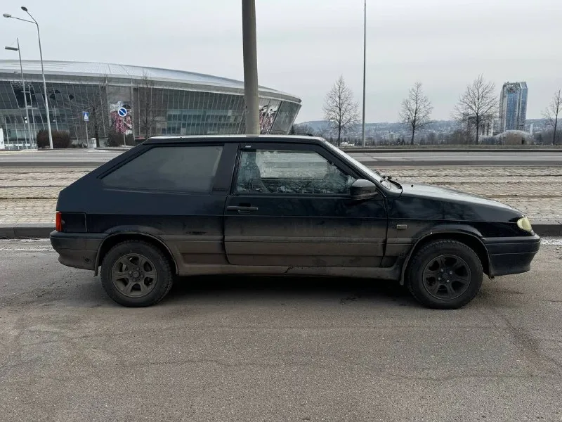 Продам ваз 2113 2008 года выпуска 2 хозяина, документы ровные, никаких ограничений, автотека зеленая. стаканы, пороги, все в хорошем состоянии. по технике машина на 5+ 210.000 тысяч оригинального пробега по машине было много всего сделано ✅ автомобиль весь прошумлен. ✅ стоит новый аккумулятор, новая зимняя резина. ✅ были заменены, задние барабаны, тормозные диски, колодки. масло меняли тысячу назад. ✅ свет ближний, дальний стоят мини линзы, лэд туманки. ✅ хорошая музыка, магнитофон аура процессорная. ✅ пересвет приборки и центральной консоли. ✅ стоит сигнализация два ключа, вписанный газ. новые чехлы и два пакета запчастей отдам к ней же. есть жизненные косячки по кузову. состояние у авто, сел поехал. цена:200.000 тысяч рублей, обоснованный торг. +7949-855-47-22 телеграмм: e011rs осмотр: донецк 📲 tg: @r077rs 📞 звоните: +7(949)8554722 - фотография - 7