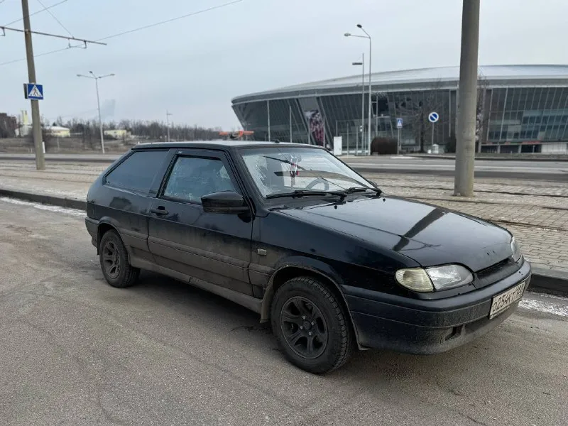 Продам ваз 2113 2008 года выпуска 2 хозяина, документы ровные, никаких ограничений, автотека зеленая. стаканы, пороги, все в хорошем состоянии. по технике машина на 5+ 210.000 тысяч оригинального пробега по машине было много всего сделано ✅ автомобиль весь прошумлен. ✅ стоит новый аккумулятор, новая зимняя резина. ✅ были заменены, задние барабаны, тормозные диски, колодки. масло меняли тысячу назад. ✅ свет ближний, дальний стоят мини линзы, лэд туманки. ✅ хорошая музыка, магнитофон аура процессорная. ✅ пересвет приборки и центральной консоли. ✅ стоит сигнализация два ключа, вписанный газ. новые чехлы и два пакета запчастей отдам к ней же. есть жизненные косячки по кузову. состояние у авто, сел поехал. цена:200.000 тысяч рублей, обоснованный торг. +7949-855-47-22 телеграмм: e011rs осмотр: донецк 📲 tg: @r077rs 📞 звоните: +7(949)8554722 - фотография - 8