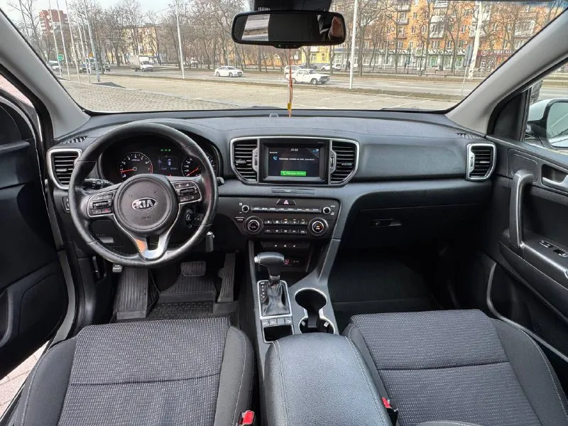 Продам kna sportage 2018 2.0автомат в идеальном состоянии без вложений 1хозяин за всю жизнь вся обслуженая мотор коробка 198.000пробега родного два комплекта ключей 4подёмника 4подогрева подогрев руля мульти руль новы блины колодки стойки автомобиль на твёрдую петерку готов к любым проверкам сигнализация авто запуском в машине не курили за машиной следили все остальные вопросы по телефону звоните в любое время !! +7949-467-65-94 цена 1.950.000 торг - фотография - 10