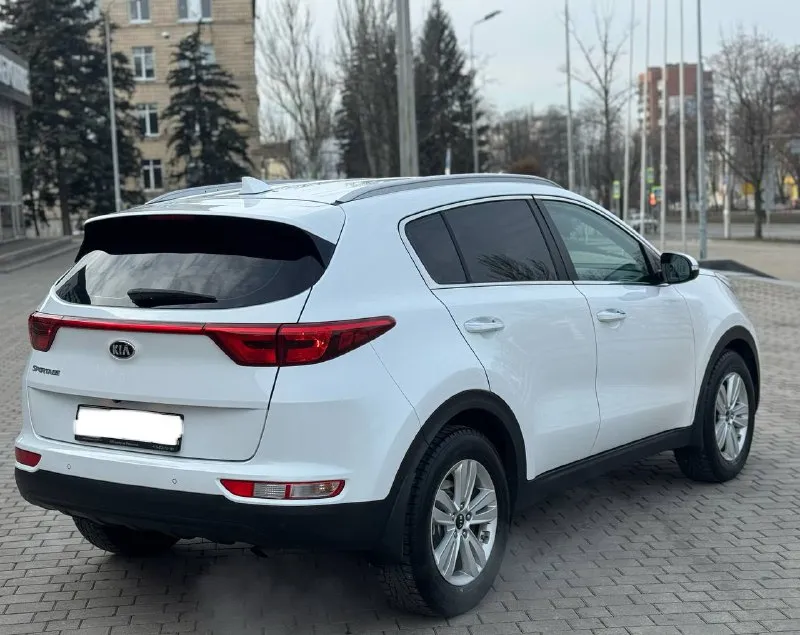 Продам kna sportage 2018 2.0автомат в идеальном состоянии без вложений 1хозяин за всю жизнь вся обслуженая мотор коробка 198.000пробега родного два комплекта ключей 4подёмника 4подогрева подогрев руля мульти руль новы блины колодки стойки автомобиль на твёрдую петерку готов к любым проверкам сигнализация авто запуском в машине не курили за машиной следили все остальные вопросы по телефону звоните в любое время !! +7949-467-65-94 цена 1.950.000 торг - фотография - 3