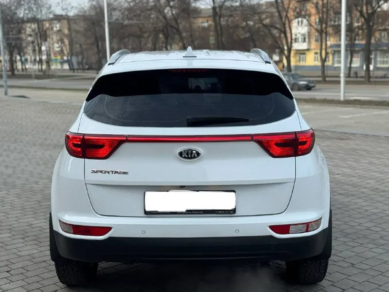 Продам kna sportage 2018 2.0автомат в идеальном состоянии без вложений 1хозяин за всю жизнь вся обслуженая мотор коробка 198.000пробега родного два комплекта ключей 4подёмника 4подогрева подогрев руля мульти руль новы блины колодки стойки автомобиль на твёрдую петерку готов к любым проверкам сигнализация авто запуском в машине не курили за машиной следили все остальные вопросы по телефону звоните в любое время !! +7949-467-65-94 цена 1.950.000 торг - фотография - 4