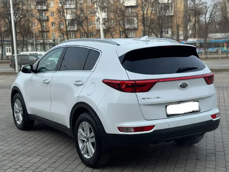 Продам kna sportage 2018 2.0автомат в идеальном состоянии без вложений 1хозяин за всю жизнь вся обслуженая мотор коробка 198.000пробега родного два комплекта ключей 4подёмника 4подогрева подогрев руля мульти руль новы блины колодки стойки автомобиль на твёрдую петерку готов к любым проверкам сигнализация авто запуском в машине не курили за машиной следили все остальные вопросы по телефону звоните в любое время !! +7949-467-65-94 цена 1.950.000 торг - фотография - 5
