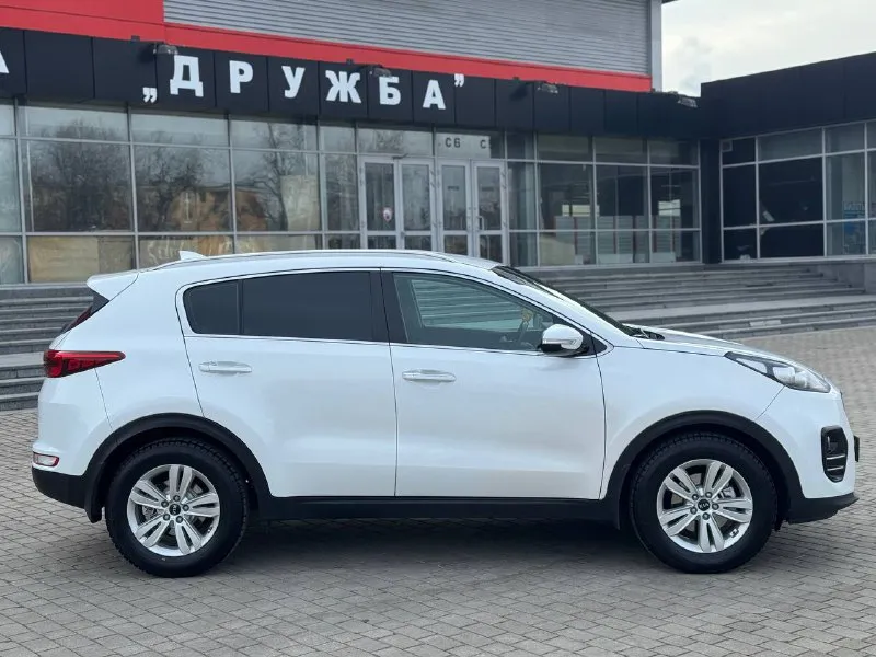 Продам kna sportage 2018 2.0автомат в идеальном состоянии без вложений 1хозяин за всю жизнь вся обслуженая мотор коробка 198.000пробега родного два комплекта ключей 4подёмника 4подогрева подогрев руля мульти руль новы блины колодки стойки автомобиль на твёрдую петерку готов к любым проверкам сигнализация авто запуском в машине не курили за машиной следили все остальные вопросы по телефону звоните в любое время !! +7949-467-65-94 цена 1.950.000 торг - фотография - 6