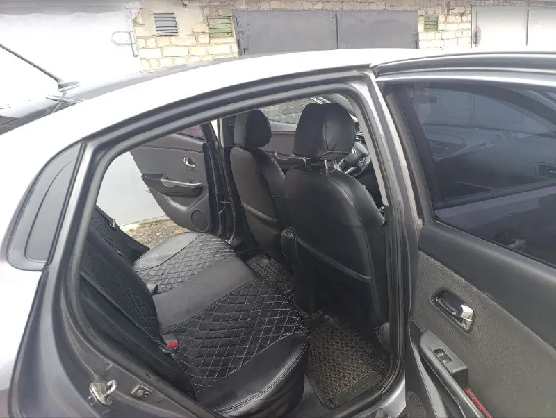 Kia rio 3,1.6, 2013г. пробег 230 000 км птс, без дтп, в родном окрасе. бортовой компьютер, климат контроль, центральный замок, мультируль, обогрев передних сидений, обогрев руля-лобового, заднего стекла и зеркал. эл. регулировка зеркал, электростеклоподъёмники, подушки безопасности, два ключа. сигнализация starline с автозапуском. магнитола teyes cc3, хорошая музыка. без ржавчины рыжиков и т. д. кузов в отличном состоянии. все стекла оригинальные, включая лобовое. ходовая без стуков, скрипов, вложений не требует двигатель работает ровно, не троит, без ошибок. по дукументам все чисто. 180 регион. машиной владею 2 года. осмотр в г. горловка, 850 000руб. торг у капота. +79493155013. или тг. - фотография - 10