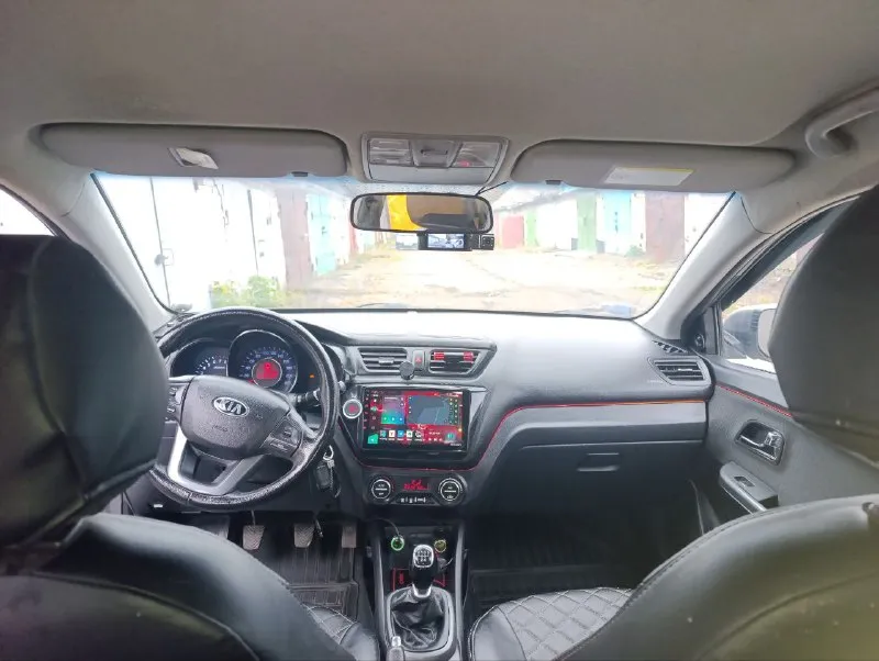 Kia rio 3,1.6, 2013г. пробег 230 000 км птс, без дтп, в родном окрасе. бортовой компьютер, климат контроль, центральный замок, мультируль, обогрев передних сидений, обогрев руля-лобового, заднего стекла и зеркал. эл. регулировка зеркал, электростеклоподъёмники, подушки безопасности, два ключа. сигнализация starline с автозапуском. магнитола teyes cc3, хорошая музыка. без ржавчины рыжиков и т. д. кузов в отличном состоянии. все стекла оригинальные, включая лобовое. ходовая без стуков, скрипов, вложений не требует двигатель работает ровно, не троит, без ошибок. по дукументам все чисто. 180 регион. машиной владею 2 года. осмотр в г. горловка, 850 000руб. торг у капота. +79493155013. или тг. - фотография - 7