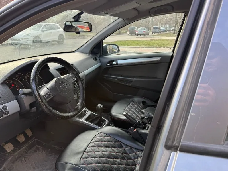 Opel astra h 2004 год 1.6л механика пригнана с литвы технически в отличном состоянии. мотор сухой, работает ровно, не дымит. подвеска обслужена. по коробке проблем нет. электрика исправна. по кузову нужно переварить 1 порог (куплен) и 2 передних крыла (тоже куплены) документы в порядке. оформление без проблем. осмотр донецк цена 385.000₽ +79494700465 - фотография - 5