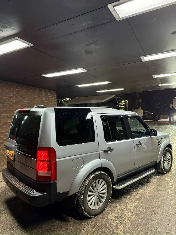 Продам land rover discovery 2,7 at 2006 пробег 190.000 км срочно город торез цена 850.000₽ 🔥🔥🔥 +79495294760 идеальное состояние, редкий экземпляр, родной пробег, полностью обслужен, без гнили и ржавчины, все работает. мотор после кап ремонта !!!! пневма работает идеально ! в салоне каждая кнопка рабочая ! максимальная комплектация ! hse музыка хаман кордон ! подогрев всех стекол ! подогрев всех сидений ! есть вебасто !!!! подогрев ! альпийская крыша ! (3 люка ) и абсолютно все работает !!!!! торг на соляру ! за 700 и тд не отдам ! 📞 звоните: +7(949)5294760 - фотография - 3