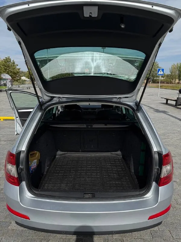 ❗️продам skoda octavia а7, 2014 г. в., чешская сборка. 250 000 км чистого, трассового пробега, 1.6 турбодизель, механика. авто обслужено, в авариях не была, все расходники своевременно менялись, гаражное хранение, чехол на руле и передних сидениях. ходовая, коробка, двигатель в отличном состоянии. любые проверки приветствуются (за ваш счет). за весь срок эксплуатации авто ни разу не подвело, едет плавно и ровно. 💴 - 1 150 000 ₽ (обоснованный торг уместен) 📞 - +79494532394 донецк - фотография - 10