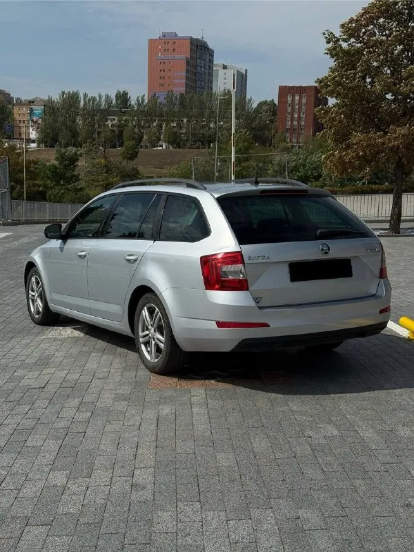 ❗️продам skoda octavia а7, 2014 г. в., чешская сборка. 250 000 км чистого, трассового пробега, 1.6 турбодизель, механика. авто обслужено, в авариях не была, все расходники своевременно менялись, гаражное хранение, чехол на руле и передних сидениях. ходовая, коробка, двигатель в отличном состоянии. любые проверки приветствуются (за ваш счет). за весь срок эксплуатации авто ни разу не подвело, едет плавно и ровно. 💴 - 1 150 000 ₽ (обоснованный торг уместен) 📞 - +79494532394 донецк - фотография - 2