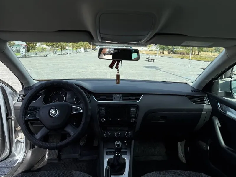 ❗️продам skoda octavia а7, 2014 г. в., чешская сборка. 250 000 км чистого, трассового пробега, 1.6 турбодизель, механика. авто обслужено, в авариях не была, все расходники своевременно менялись, гаражное хранение, чехол на руле и передних сидениях. ходовая, коробка, двигатель в отличном состоянии. любые проверки приветствуются (за ваш счет). за весь срок эксплуатации авто ни разу не подвело, едет плавно и ровно. 💴 - 1 150 000 ₽ (обоснованный торг уместен) 📞 - +79494532394 донецк - фотография - 7