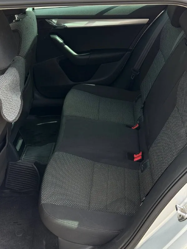 ❗️продам skoda octavia а7, 2014 г. в., чешская сборка. 250 000 км чистого, трассового пробега, 1.6 турбодизель, механика. авто обслужено, в авариях не была, все расходники своевременно менялись, гаражное хранение, чехол на руле и передних сидениях. ходовая, коробка, двигатель в отличном состоянии. любые проверки приветствуются (за ваш счет). за весь срок эксплуатации авто ни разу не подвело, едет плавно и ровно. 💴 - 1 150 000 ₽ (обоснованный торг уместен) 📞 - +79494532394 донецк - фотография - 8