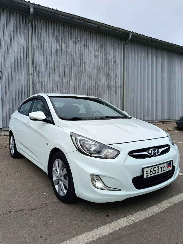 Hyundai accent 2012 года, двигатель 1.6, коробка автомат. оригинальный пробег 107.000, увеличивается... - фотография