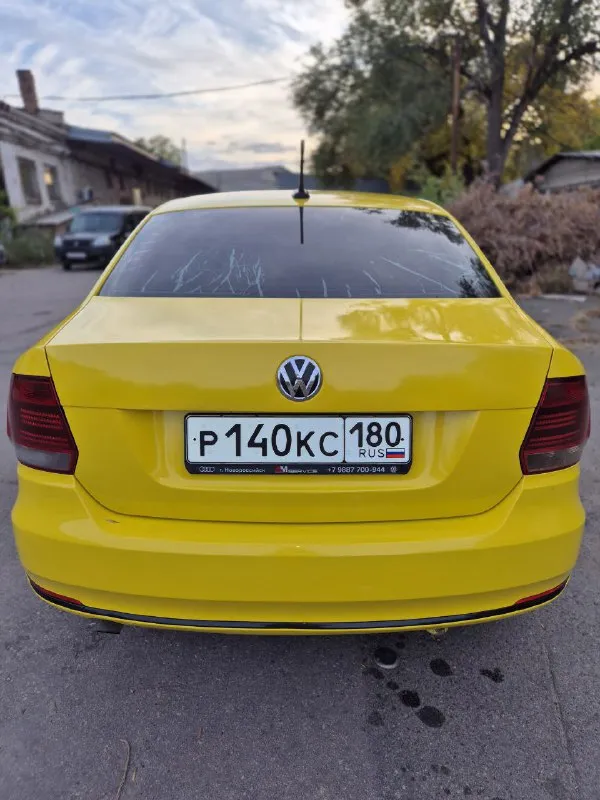 Volkswagen polo 2018год пробег 175 000 км коробка автомат кондиционер ходовка в идеале ( только перебрал) и коробка как часы всё работает до последней кнопки. ... делал для жены. ... нет ни сколов ни рыжиков не варилась, гнили тем более нигде нет. ... салон чистый и опрятный. .. резина лето с хорошим остатком. ... вообщем сел и поехал. ... машина без вложений, и вкладываться долго не придется. .. цена 880 000тыс. руб. практически низ рынка. ... продаю по причине того что купил жене другую +79494024176 📲 tg: алексей 📞 звоните: +7(949)4024176 - фотография - 2