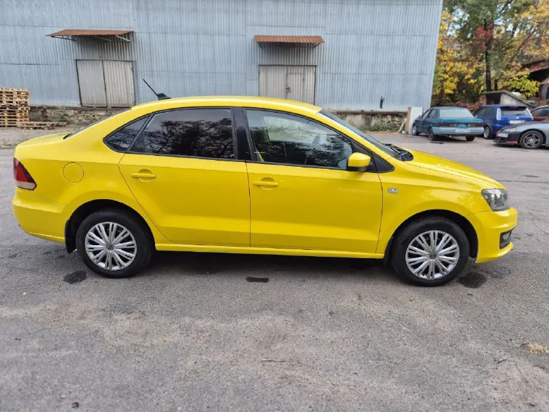 Volkswagen polo 2018год пробег 175 000 км коробка автомат кондиционер ходовка в идеале ( только перебрал) и коробка как часы всё работает до последней кнопки. ... делал для жены. ... нет ни сколов ни рыжиков не варилась, гнили тем более нигде нет. ... салон чистый и опрятный. .. резина лето с хорошим остатком. ... вообщем сел и поехал. ... машина без вложений, и вкладываться долго не придется. .. цена 880 000тыс. руб. практически низ рынка. ... продаю по причине того что купил жене другую +79494024176 📲 tg: алексей 📞 звоните: +7(949)4024176 - фотография - 3