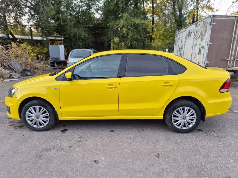 Volkswagen polo 2018год пробег 175 000 км коробка автомат кондиционер ходовка в идеале ( только перебрал) и коробка как часы всё работает до последней кнопки. ... делал для жены. ... нет ни сколов ни рыжиков не варилась, гнили тем более нигде нет. ... салон чистый и опрятный. .. резина лето с хорошим остатком. ... вообщем сел и поехал. ... машина без вложений, и вкладываться долго не придется. .. цена 880 000тыс. руб. практически низ рынка. ... продаю по причине того что купил жене другую +79494024176 📲 tg: алексей 📞 звоните: +7(949)4024176 - фотография - 4