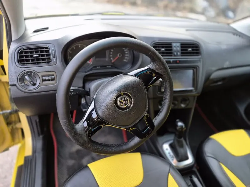 Volkswagen polo 2018год пробег 175 000 км коробка автомат кондиционер ходовка в идеале ( только перебрал) и коробка как часы всё работает до последней кнопки. ... делал для жены. ... нет ни сколов ни рыжиков не варилась, гнили тем более нигде нет. ... салон чистый и опрятный. .. резина лето с хорошим остатком. ... вообщем сел и поехал. ... машина без вложений, и вкладываться долго не придется. .. цена 880 000тыс. руб. практически низ рынка. ... продаю по причине того что купил жене другую +79494024176 📲 tg: алексей 📞 звоните: +7(949)4024176 - фотография - 7