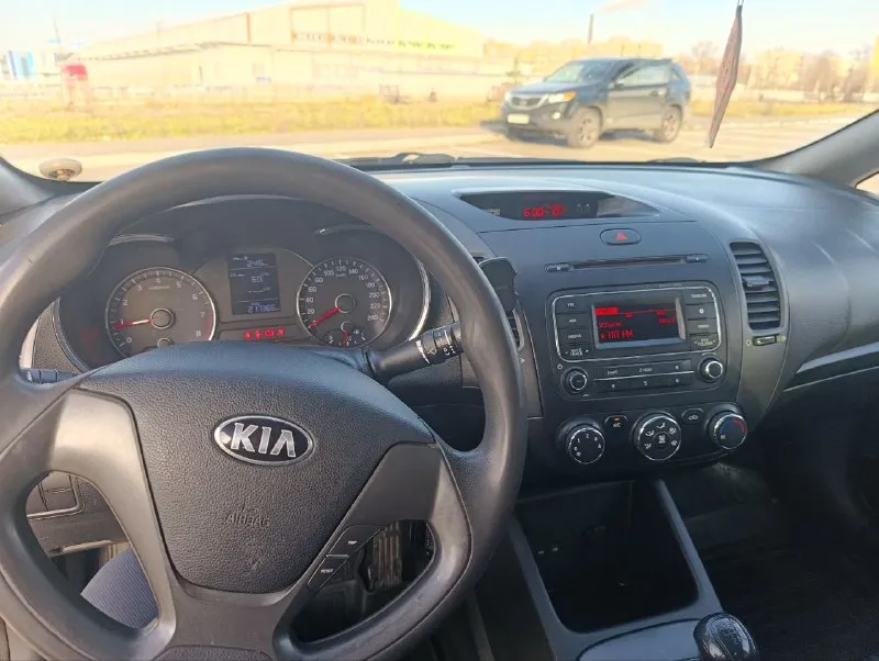 Продам kia церато, 2013 г. В. , пробег 218000. Мотор 1,6 механика(6 ступка), очень экономичный и надёжный автомобиль. Два владельца, кузов в заводском окрасе. Одно незначительное дтп по переднему бамперу. Сухой, работает ровно, коробка переключается мягко. Два комплекта резины (зима, лето, r16). Цена 870.000₽ торг.
+79497224839
📲 Tg: виталий сергеевич
📞 Звоните: +7(949)7224839 - фотография - 3
