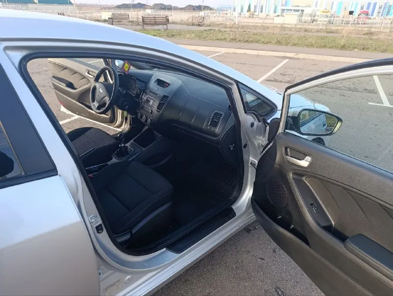 Продам kia церато, 2013 г. В. , пробег 218000. Мотор 1,6 механика(6 ступка), очень экономичный и надёжный автомобиль. Два владельца, кузов в заводском окрасе. Одно незначительное дтп по переднему бамперу. Сухой, работает ровно, коробка переключается мягко. Два комплекта резины (зима, лето, r16). Цена 870.000₽ торг.
+79497224839
📲 Tg: виталий сергеевич
📞 Звоните: +7(949)7224839 - фотография - 5