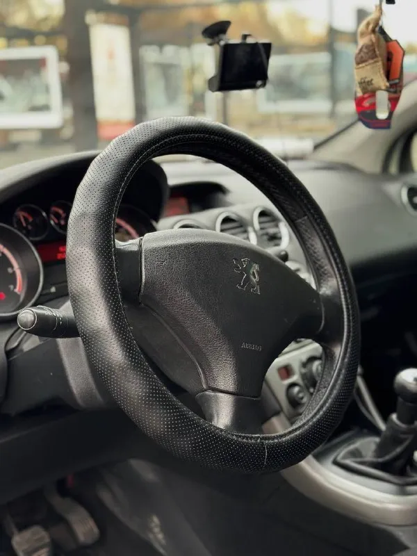 Peugeot 308 2008год обьем 1.6 кпп механика. 🔗комплектация: гур, мультируль, электростеклоподъёмники 4шт, электро регулировка зеркал, подогрев сидений, кондиционер (заправлен, рабочий), двухсторонний климат, парктроник, сабвуфер 🔊 авто тонированный, 2 запасных ключа авто на летней резине зимняя шипованная есть в наличии 🛠запаска, домкрат, балонник, трос ориентировочно место нахождения для осмотра макеевка ул. ленина маг. фуршет (28 линия) цена: 480.000₽ ❗️возможен торг остальные все вопросы по ☎️тел. +7(949) 409 42 18 📲 tg: евгений 📞 звоните: +7(949)4094218 - фотография - 5