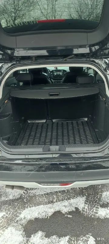 Ваз vesta sw cross 2021 год выпуска 1.6 объем двигателя коробка механика 39000 пробег 1.200.000р 2 комплекта резины, лето 16 титаны с новой хорошей резиной, владелец второй. была ударена немного сзади. подогрев передних сидений, магнитола с bluetooth. все исправно. +79493691430 торг есть. 📞 звоните: +7(949)3691430 - фотография - 3