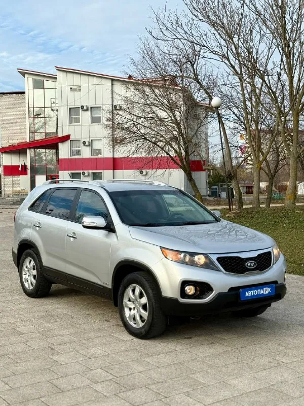 ◽️Kia sorento

💰Цена: 1 200 000р
🏢Город: мариуполь
📅Год выпуска: 2011
🧾Пробег: 186 592км.
⚙️Двигатель: 2.4
⛽Топливо: бензин
⚙️Кпп: механика

📞 Телефон:

+7-949-727-41-51
+7-949-551-91-52
+7-989-263-55-56

💾 Описание:

✅ Отличное состояние
✅ Полный привод 4х4

Надёжный двигатель 2.4 едет хорошо. Кпп и сцепление отлично. Ходовая мягкая, салон в отличном состоянии, гур, полный электропакет, abs, центральный замок, подогрев сидений, кожаный мультируль, android магнитола с камерой заднего вида, отличная зимняя резина на литых дисках.

❄️ Климат-контроль
Холодит шикарно.

❗️Успейте купить живой автомобиль без ржавчин, реагентов, и технически в очень хорошем состоянии❗️

🏦 Возможна продажа в кредит по двум документам.

Улица шевченко 2️⃣6️⃣9️⃣ - фотография - 1
