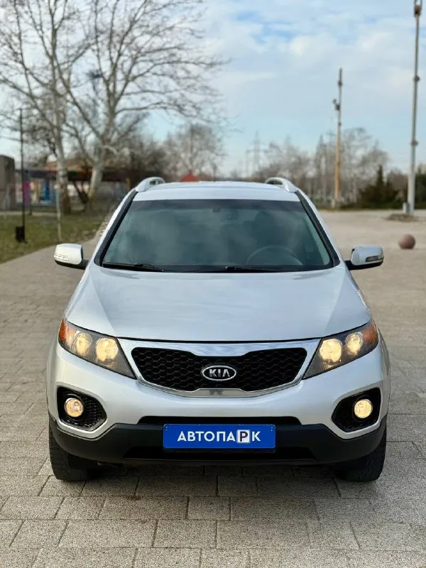 ◽️Kia sorento

💰Цена: 1 200 000р
🏢Город: мариуполь
📅Год выпуска: 2011
🧾Пробег: 186 592км.
⚙️Двигатель: 2.4
⛽Топливо: бензин
⚙️Кпп: механика

📞 Телефон:

+7-949-727-41-51
+7-949-551-91-52
+7-989-263-55-56

💾 Описание:

✅ Отличное состояние
✅ Полный привод 4х4

Надёжный двигатель 2.4 едет хорошо. Кпп и сцепление отлично. Ходовая мягкая, салон в отличном состоянии, гур, полный электропакет, abs, центральный замок, подогрев сидений, кожаный мультируль, android магнитола с камерой заднего вида, отличная зимняя резина на литых дисках.

❄️ Климат-контроль
Холодит шикарно.

❗️Успейте купить живой автомобиль без ржавчин, реагентов, и технически в очень хорошем состоянии❗️

🏦 Возможна продажа в кредит по двум документам.

Улица шевченко 2️⃣6️⃣9️⃣ - фотография - 2