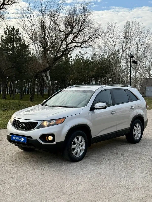 ◽️Kia sorento

💰Цена: 1 200 000р
🏢Город: мариуполь
📅Год выпуска: 2011
🧾Пробег: 186 592км.
⚙️Двигатель: 2.4
⛽Топливо: бензин
⚙️Кпп: механика

📞 Телефон:

+7-949-727-41-51
+7-949-551-91-52
+7-989-263-55-56

💾 Описание:

✅ Отличное состояние
✅ Полный привод 4х4

Надёжный двигатель 2.4 едет хорошо. Кпп и сцепление отлично. Ходовая мягкая, салон в отличном состоянии, гур, полный электропакет, abs, центральный замок, подогрев сидений, кожаный мультируль, android магнитола с камерой заднего вида, отличная зимняя резина на литых дисках.

❄️ Климат-контроль
Холодит шикарно.

❗️Успейте купить живой автомобиль без ржавчин, реагентов, и технически в очень хорошем состоянии❗️

🏦 Возможна продажа в кредит по двум документам.

Улица шевченко 2️⃣6️⃣9️⃣ - фотография - 3