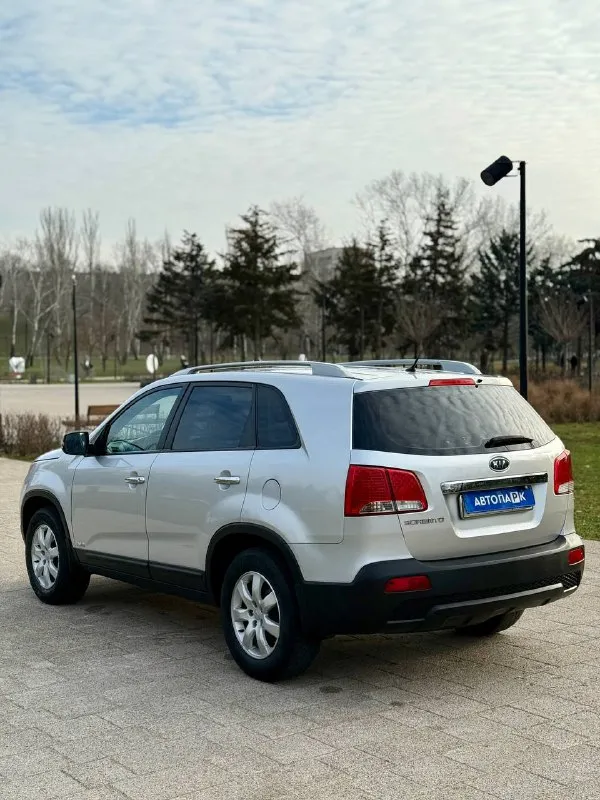 ◽️Kia sorento

💰Цена: 1 200 000р
🏢Город: мариуполь
📅Год выпуска: 2011
🧾Пробег: 186 592км.
⚙️Двигатель: 2.4
⛽Топливо: бензин
⚙️Кпп: механика

📞 Телефон:

+7-949-727-41-51
+7-949-551-91-52
+7-989-263-55-56

💾 Описание:

✅ Отличное состояние
✅ Полный привод 4х4

Надёжный двигатель 2.4 едет хорошо. Кпп и сцепление отлично. Ходовая мягкая, салон в отличном состоянии, гур, полный электропакет, abs, центральный замок, подогрев сидений, кожаный мультируль, android магнитола с камерой заднего вида, отличная зимняя резина на литых дисках.

❄️ Климат-контроль
Холодит шикарно.

❗️Успейте купить живой автомобиль без ржавчин, реагентов, и технически в очень хорошем состоянии❗️

🏦 Возможна продажа в кредит по двум документам.

Улица шевченко 2️⃣6️⃣9️⃣ - фотография - 6