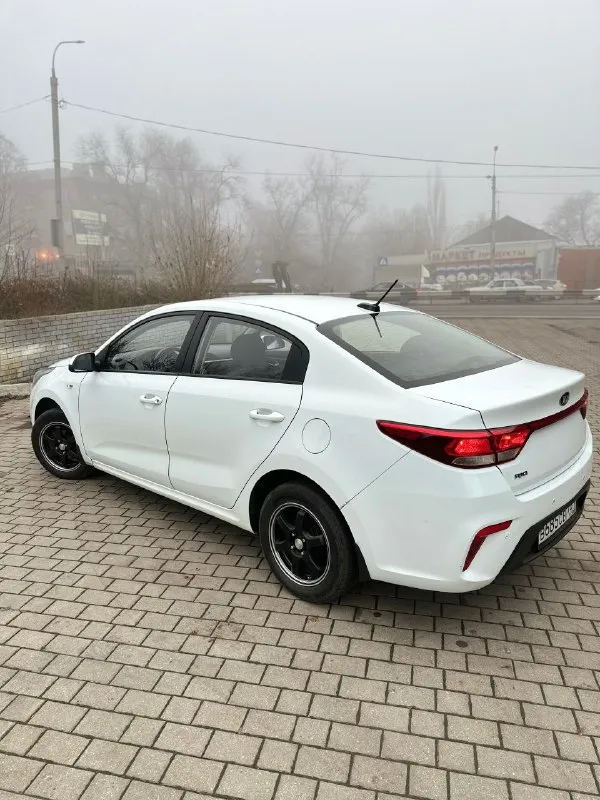 Цена 960000, донецк +79495258577
89237869556, Можно в телеграмм
Продам kia rio 2017 года, 1.4 мкпп 6 ступеней, резвый, юркий, экономичный.
Оригинальный птс, две записи, я собственник, 2 ключа. Автомобиль в отличном внешнем и техническом состоянии, кузов преимущественно в родном окрасе, не требует вложений. Обслуживание согласно регламента. Салон чистый, ухожен, без дтп.
Хорошая комплектация: кондиционер, обогрев руля, сидений, зеркал, все стеклоподъемники, датчик давления в шинах, мультируль и т. Д. Авто на зимней резине, летняя в комплекте - фотография - 4