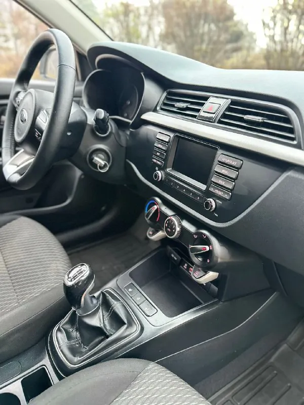 Цена 960000, донецк +79495258577
89237869556, Можно в телеграмм
Продам kia rio 2017 года, 1.4 мкпп 6 ступеней, резвый, юркий, экономичный.
Оригинальный птс, две записи, я собственник, 2 ключа. Автомобиль в отличном внешнем и техническом состоянии, кузов преимущественно в родном окрасе, не требует вложений. Обслуживание согласно регламента. Салон чистый, ухожен, без дтп.
Хорошая комплектация: кондиционер, обогрев руля, сидений, зеркал, все стеклоподъемники, датчик давления в шинах, мультируль и т. Д. Авто на зимней резине, летняя в комплекте - фотография - 7
