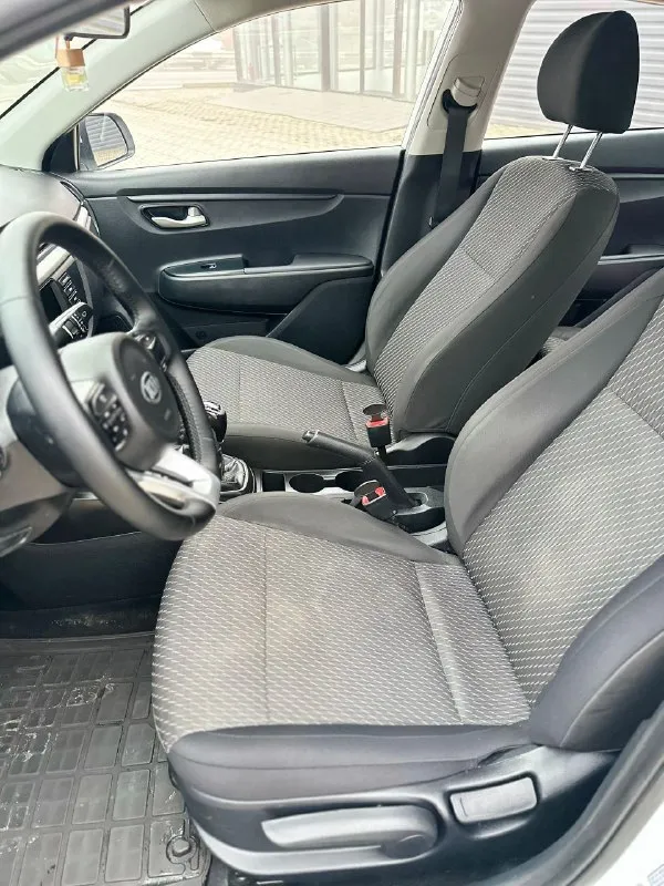 Цена 960000, донецк +79495258577
89237869556, Можно в телеграмм
Продам kia rio 2017 года, 1.4 мкпп 6 ступеней, резвый, юркий, экономичный.
Оригинальный птс, две записи, я собственник, 2 ключа. Автомобиль в отличном внешнем и техническом состоянии, кузов преимущественно в родном окрасе, не требует вложений. Обслуживание согласно регламента. Салон чистый, ухожен, без дтп.
Хорошая комплектация: кондиционер, обогрев руля, сидений, зеркал, все стеклоподъемники, датчик давления в шинах, мультируль и т. Д. Авто на зимней резине, летняя в комплекте - фотография - 8