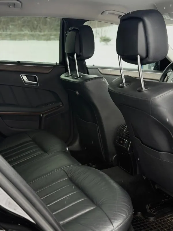 В продаже mercedes benz e-class w212, 3.5 л v6, самая надёжная модификация двс, он же (м276) атмосферник на полном приводе (4wd) в очень достойном состоянии, прозрачная история, . два собственника за весь период, оригинальный птс. остекление завод включая лобовое. окрас лишь одного элемента вторичным слоем. обслужен и ухожен, салон приближенный к новому. жирная комплектация, всевозможные датчики, память и электропривод передних сидений, подогрев 4-х сидений, биксенон и омыватели фар, навигация, электрорегулировка руля. , парктроники в круг и прочие навороты. минимальные торги на месте. контакты : +7 (949) 363-52-68 (есть «telegram») цена : 1,4 млн рублей. обмен не рассматриваю. территориально находится в г макеевка (центр) 📞 🇷🇺 звоните: +79493635268 - фотография - 10