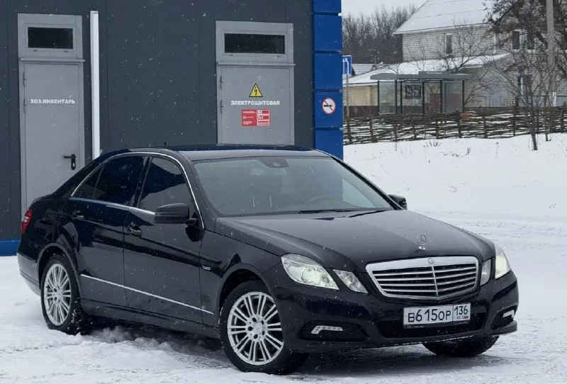 В продаже mercedes benz e-class w212, 3.5 л v6, самая надёжная модификация двс, он же (м276) атмосферник на полном приводе (4wd) в очень достойном состоянии, прозрачная история, . два собственника за весь период, оригинальный птс. остекление завод включая лобовое. окрас лишь одного элемента вторичным слоем. обслужен и ухожен, салон приближенный к новому. жирная комплектация, всевозможные датчики, память и электропривод передних сидений, подогрев 4-х сидений, биксенон и омыватели фар, навигация, электрорегулировка руля. , парктроники в круг и прочие навороты. минимальные торги на месте. контакты : +7 (949) 363-52-68 (есть «telegram») цена : 1,4 млн рублей. обмен не рассматриваю. территориально находится в г макеевка (центр) 📞 🇷🇺 звоните: +79493635268 - фотография - 2
